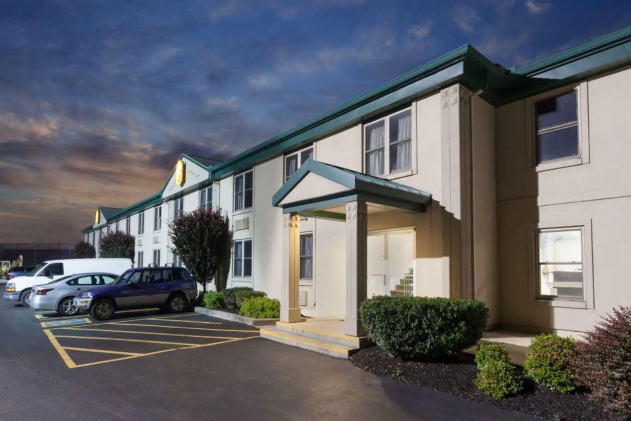Super 8 By Wyndham Harrisburg Hershey West Exterior foto